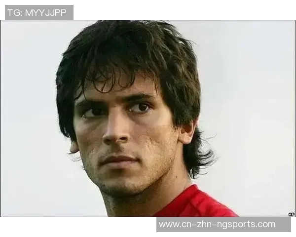 传奇圣克鲁斯44岁再战绿茵场开启生涯第28季去年32场贡献4球